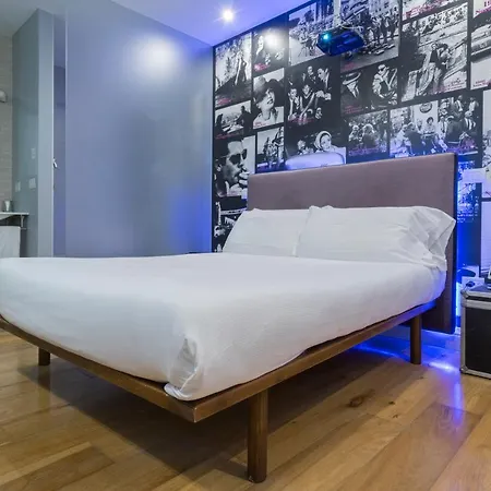 Colosseum Jacuzzi Suites Penzion Řím