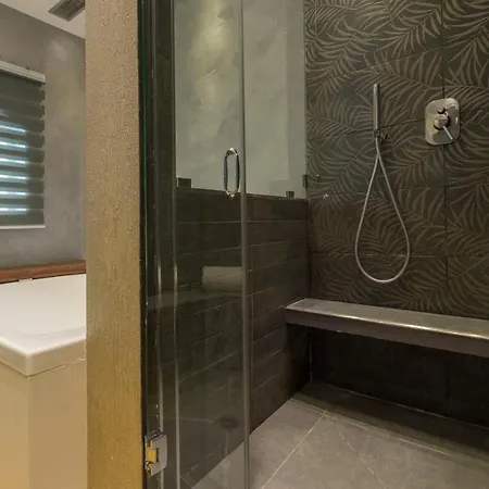 Colosseum Jacuzzi Suites Penzion