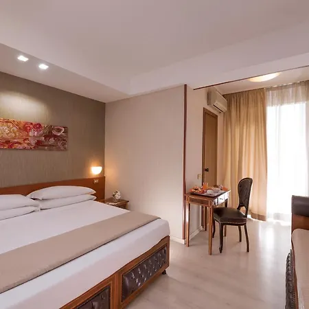 Quality Rouge Et Noir Hotel 4*