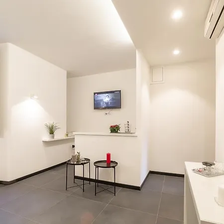 Lombardia40 Luxury 2* Rome