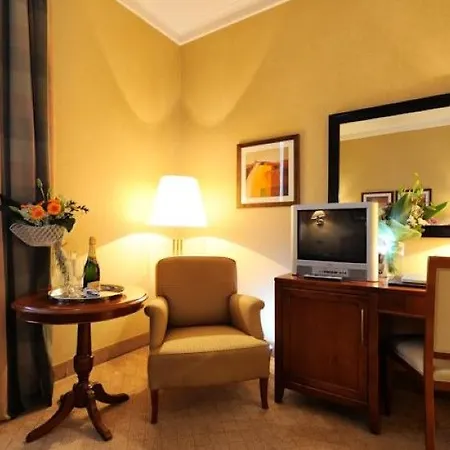 Lh Lloyd Hotel