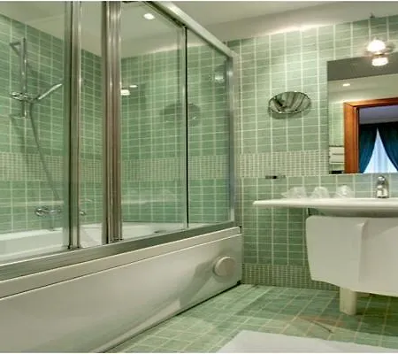 Corot Hotel 3*