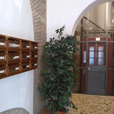 Vatican Comfort Suites 2*