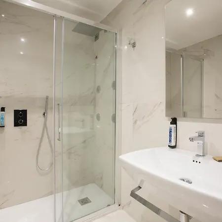 Floris Hotel 3*