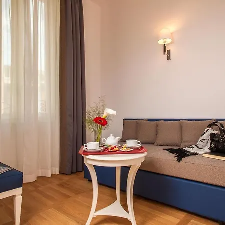 Floris Hotel