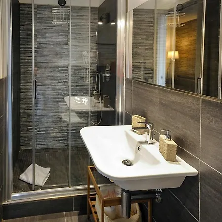 Domus Castroni Pompeo Magno 3* Рим