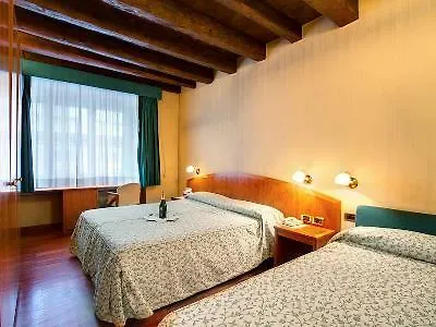 Corot Otel