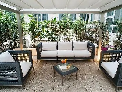 Courtyard By Marriott Central Park Hotel