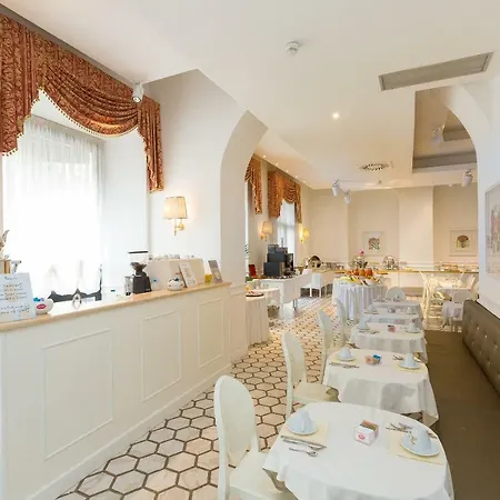 Milton Hotel 4*