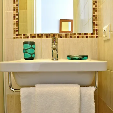 Aurelia 429 Fine Town House 2*