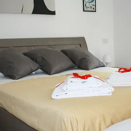 Salotto Piramide 3*