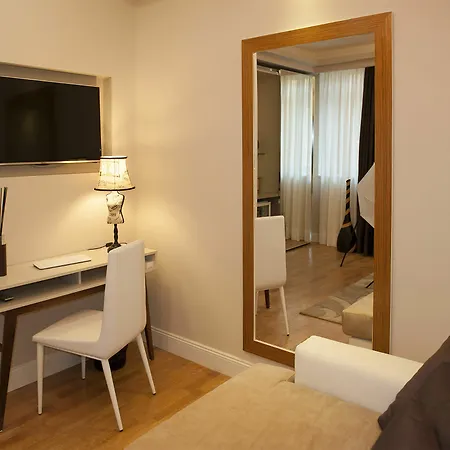 تيرازا ماركو أنطونيو لوكشري سويت 4* روما
