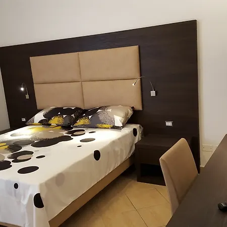 Una Finestra Su Monti Rome