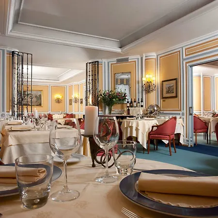 Victoria Hotel 4*