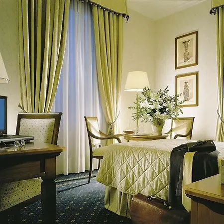Empire Hotel 4*