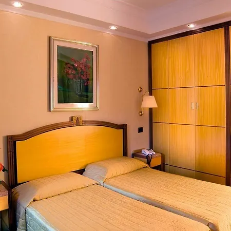 Oxford Hotel 4*