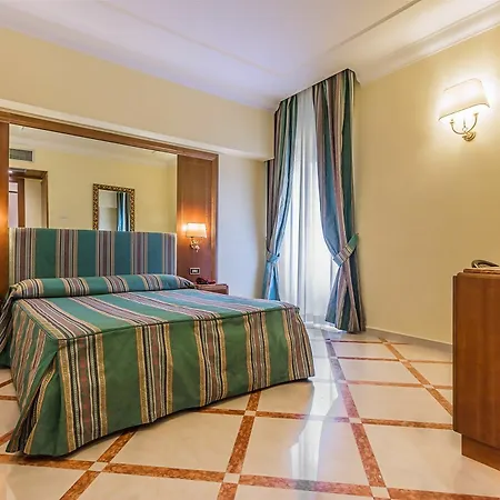 Raeli Noto 3*