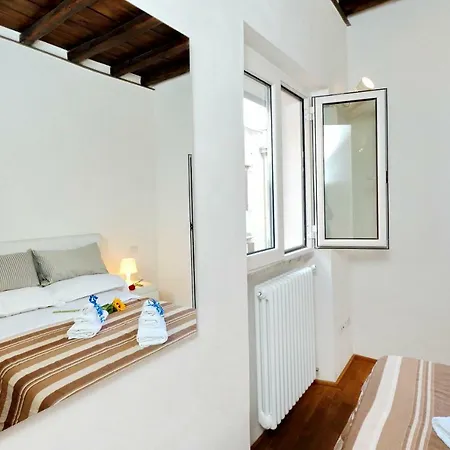 Pantheon - Argentina Luxury Apartment Rome