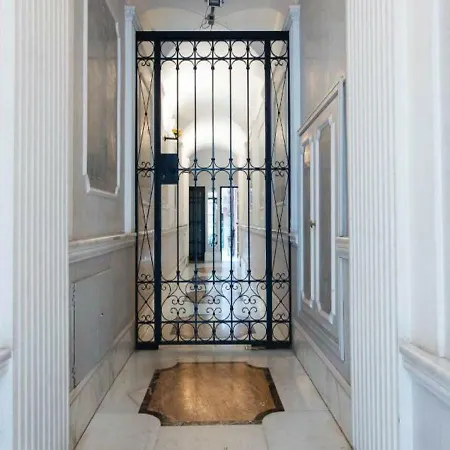 Condotti Apartment Rome