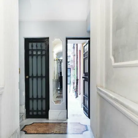Apartment Condotti Rome