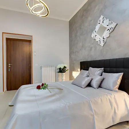 Apartment New In! Sophie At Colosseum