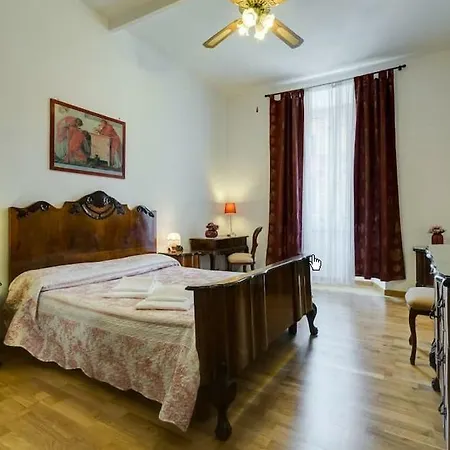 Apartment Center, Rione Monti, *