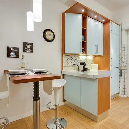 Goldie Apartment