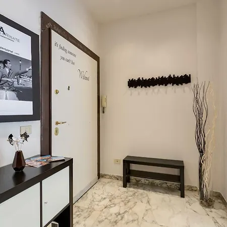 Goldie Apartment