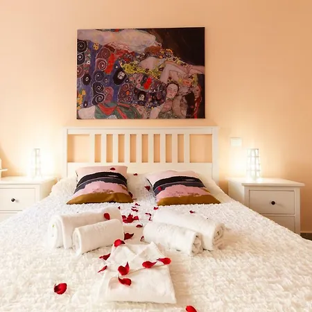 Traveller's In Gourmet District Near Center! Apartment *
