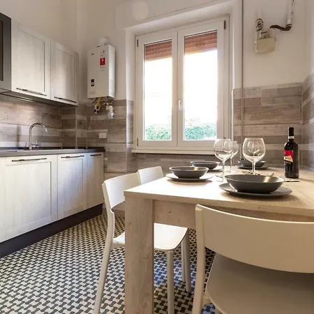 Traveller's In Gourmet District Near Center! Rome
