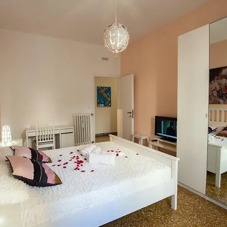 Traveller's In Gourmet District Near Center! Rome