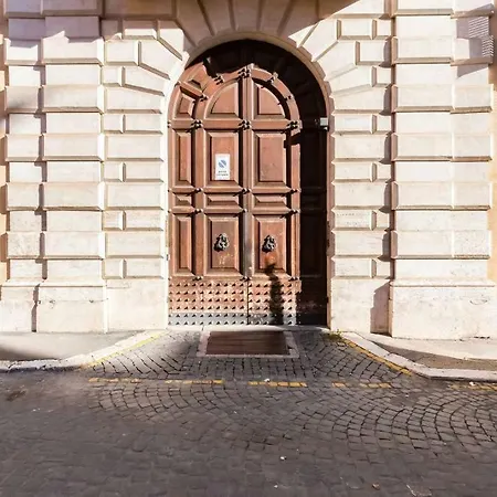 Ferienhaus Luxurious Loft Facing The Pantheon