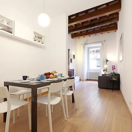 Croce 77 Central Apartment Rome