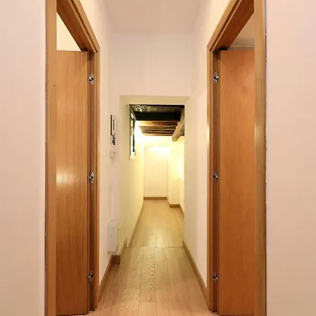 Croce 77 Central Apartment *