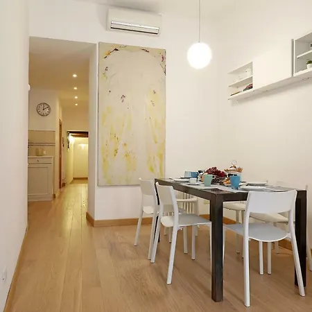 Croce 77 Central Apartment *