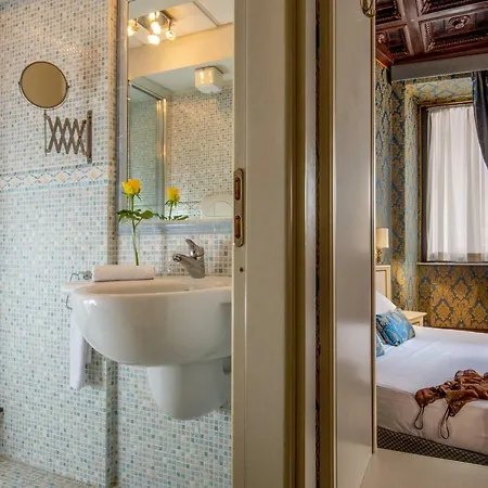 Residenza Canova Tadolini - Guest house
