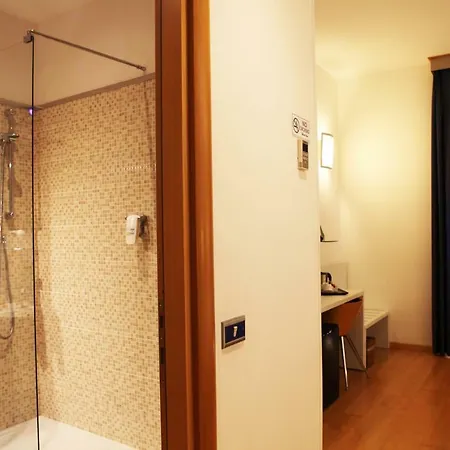 Franklin Feel The Sound Hotel 3*