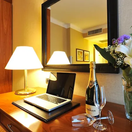 Lh Lloyd Hotel 3*