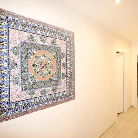 Unique Luxury And Nocleg ze śniadaniem *