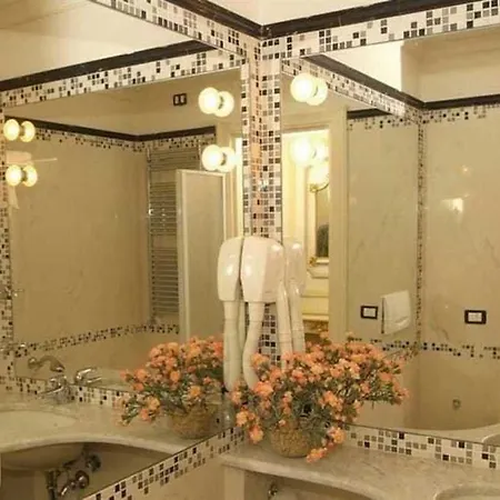 Ξενοδοχείο Champagne Palace 4*