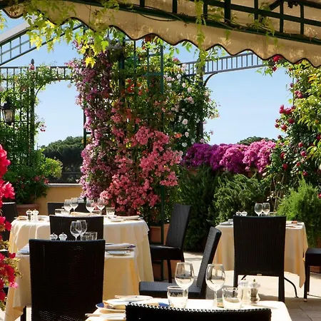 Victoria Hotel 4*