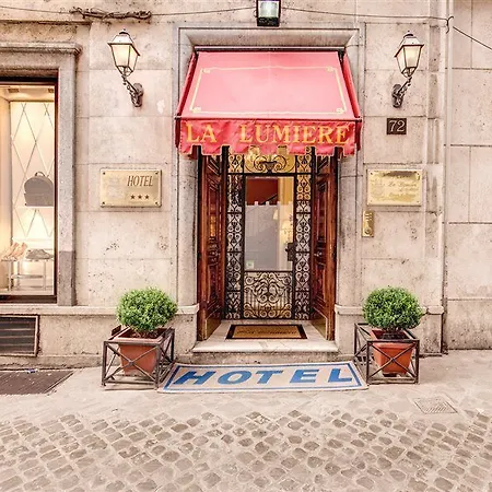 La Lumiere Di Piazza Di Spagna 3*