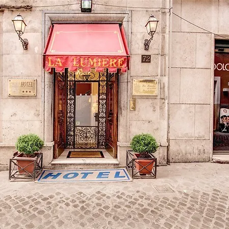 La Lumiere Di Piazza Di Spagna 3*