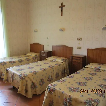 Casa S. Giuseppe Di Cluny Panzió *