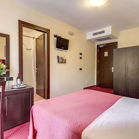 Hotel Versailles *