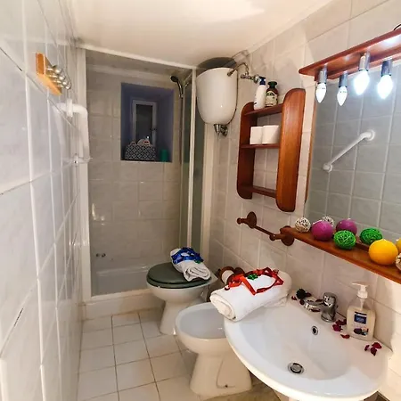 La Casa Verde - Free Secure Parking If You Book 3 Nights Maison d'hôtes