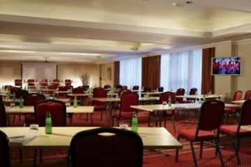 Courtyard By Marriott Central Park Hotel Rome
