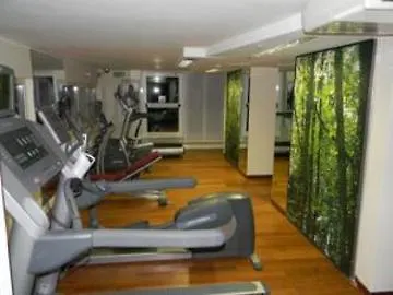 Courtyard By Marriott Central Park Hotel Rome