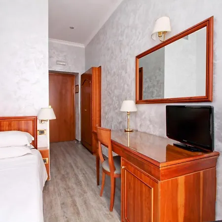 Invictus Hotel 3*