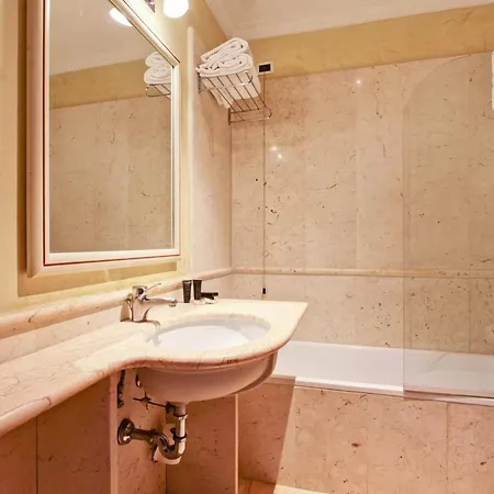 Invictus Hotel